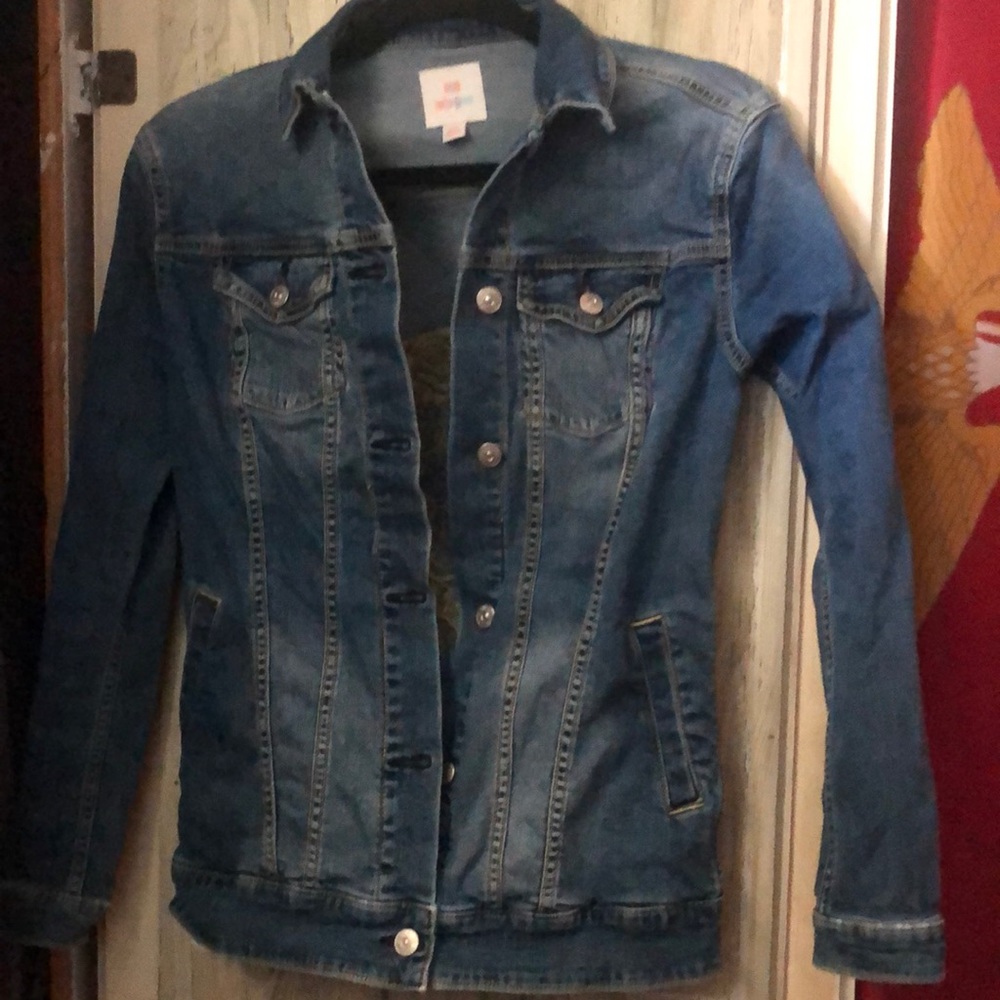 LuLaRoe denim jacket size xs (it has some stretch to it)